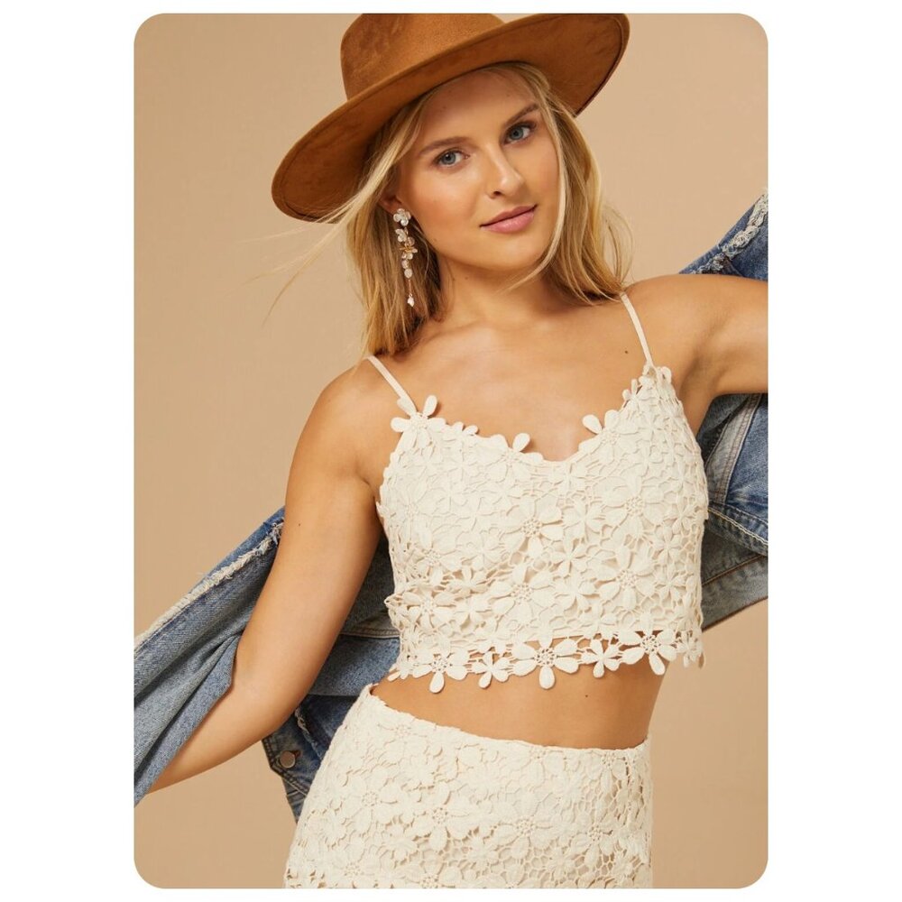 Altar’d State Amelia Spaghetti Strap Floral Flower Crochet Lace Crop Top